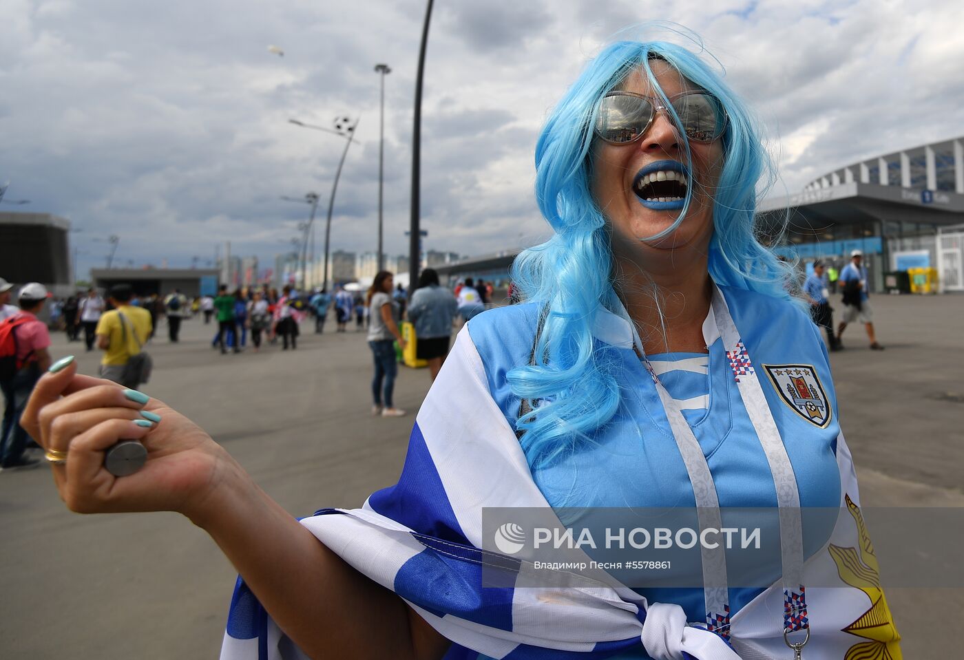 Болельщики перед матчем ЧМ-2018 по футболу между сборными Уругвая и Франции