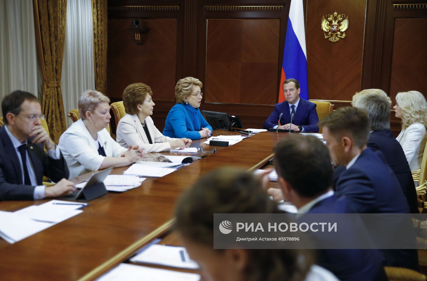 Премьер-министр РФ Д. Медведев провел совещание по плану мероприятий в рамках Десятилетия детства 