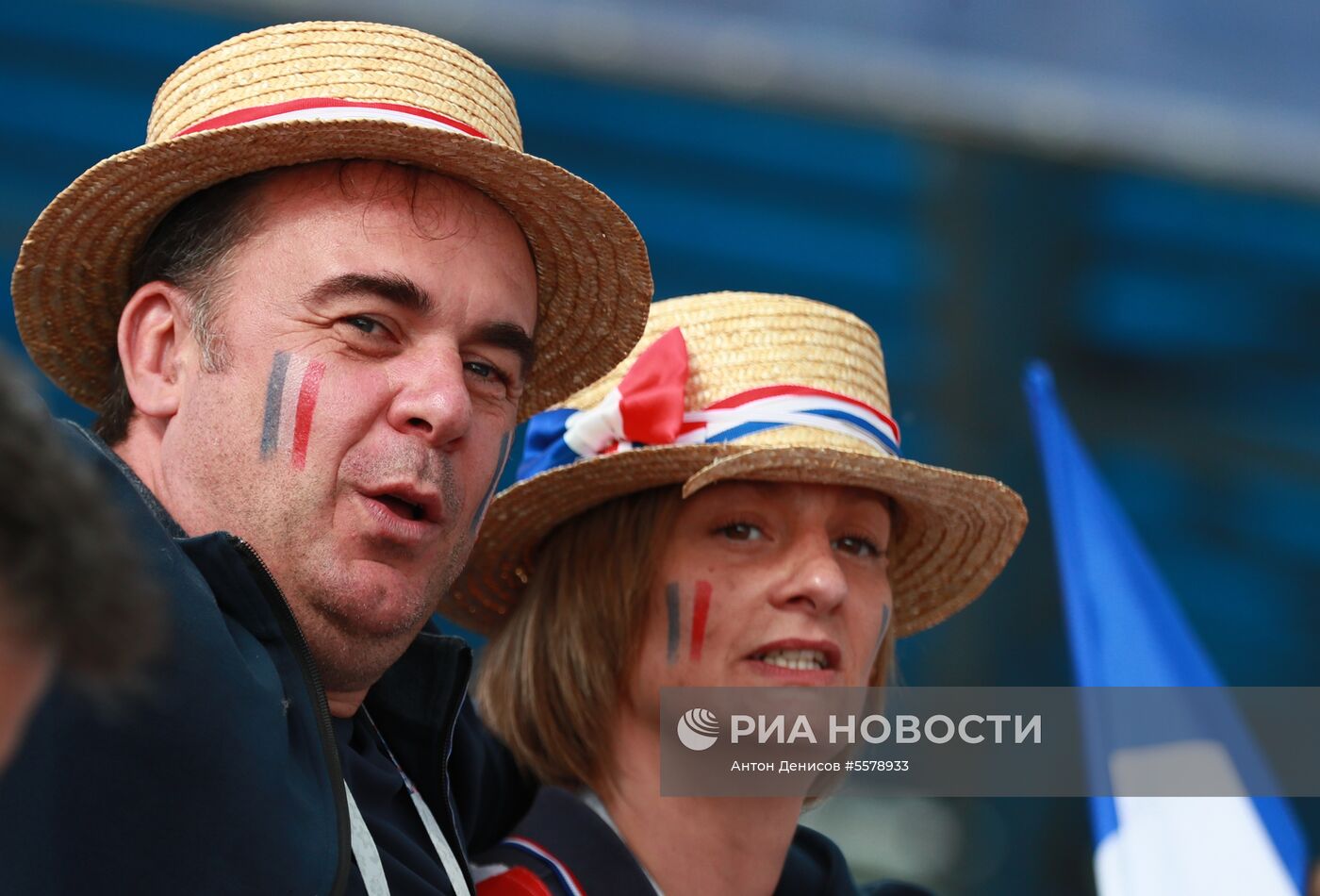 Болельщики перед матчем ЧМ-2018 по футболу между сборными Уругвая и Франции 