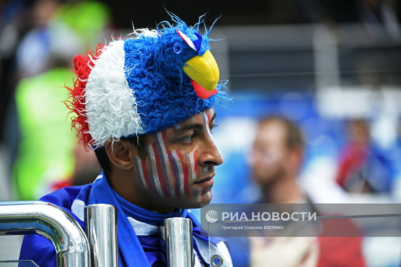 Болельщики перед матчем ЧМ-2018 по футболу между сборными Уругвая и Франции
