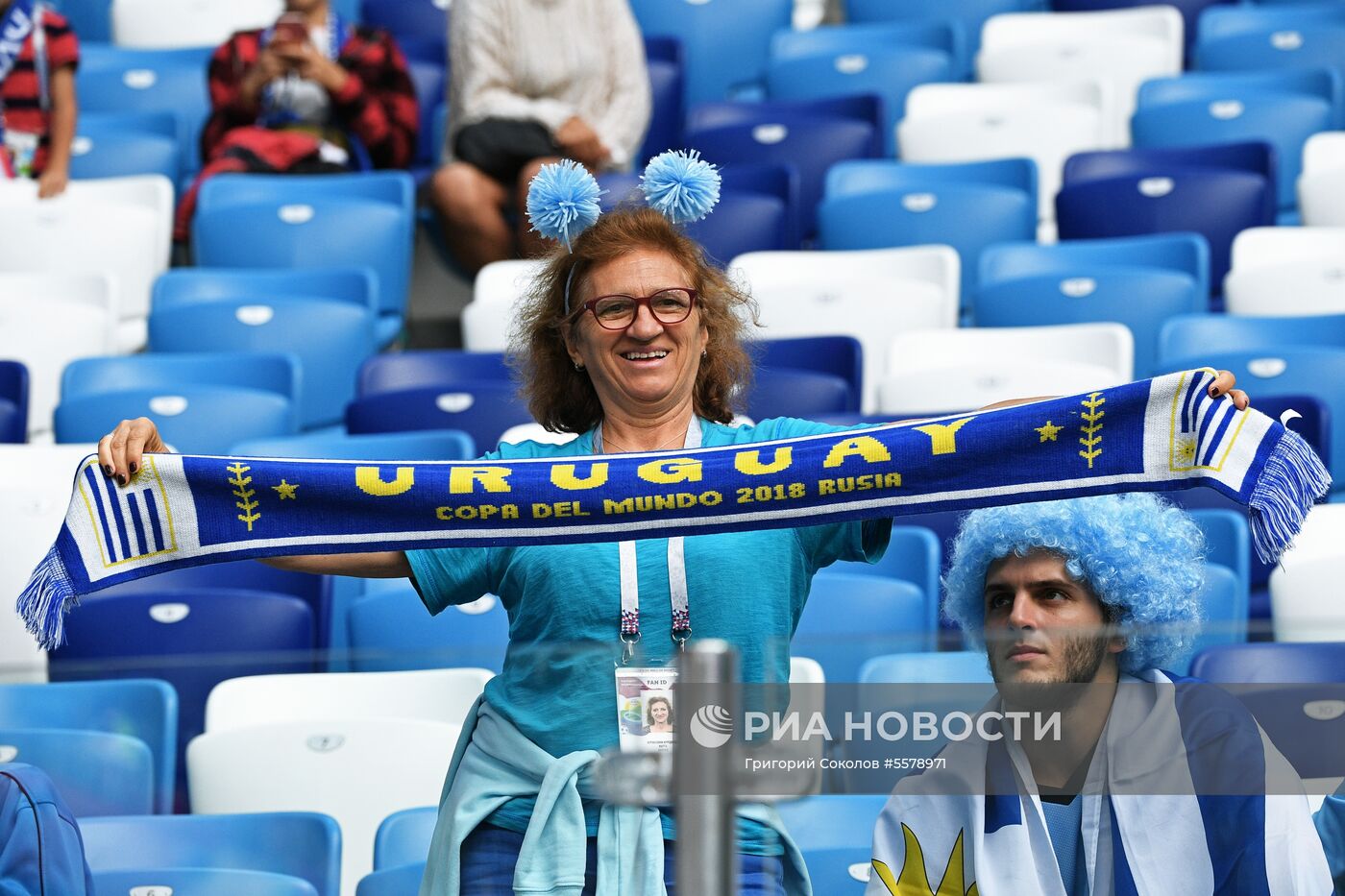 Болельщики перед матчем ЧМ-2018 по футболу между сборными Уругвая и Франции
