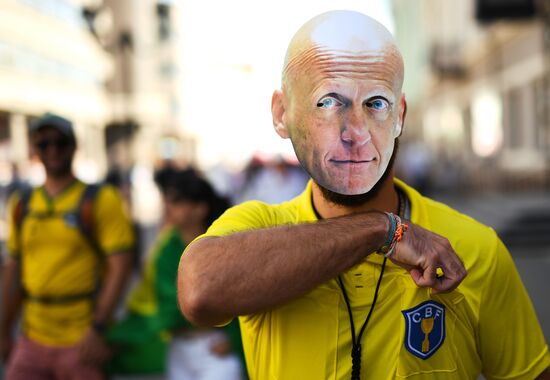 Болельщики перед матчем ЧМ-2018 по футболу между сборными Бразилии и Бельгии 