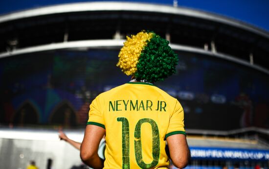 Болельщики перед матчем ЧМ-2018 по футболу между сборными Бразилии и Бельгии 