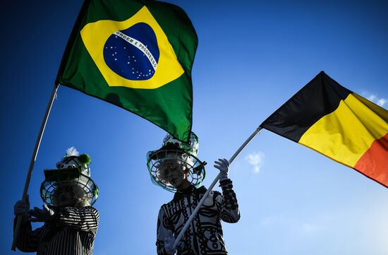 Болельщики перед матчем ЧМ-2018 по футболу между сборными Бразилии и Бельгии 