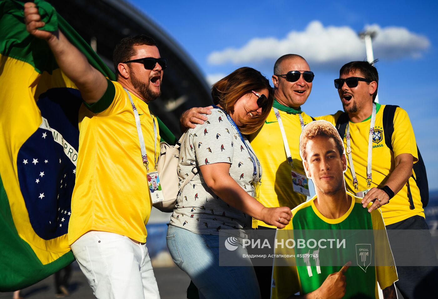 Болельщики перед матчем ЧМ-2018 по футболу между сборными Бразилии и Бельгии 