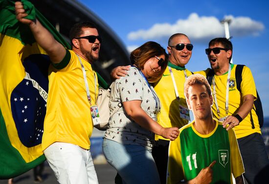 Болельщики перед матчем ЧМ-2018 по футболу между сборными Бразилии и Бельгии 