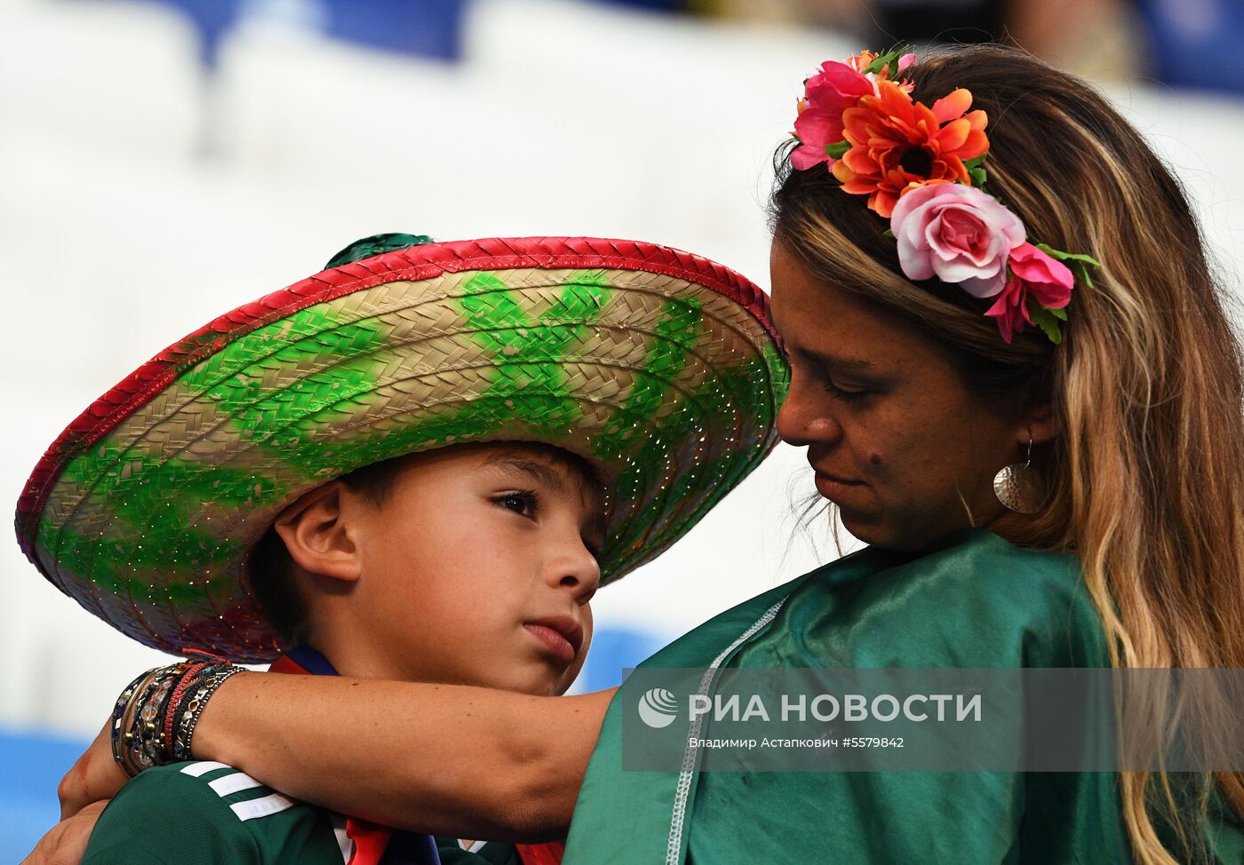 Болельщики перед матчем ЧМ-2018 по футболу между сборными Бразилии и Бельгии 