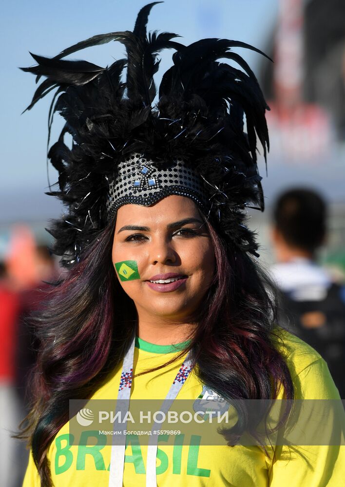 Болельщики перед матчем ЧМ-2018 по футболу между сборными Бразилии и Бельгии