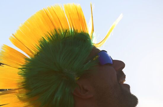 Болельщики перед матчем ЧМ-2018 по футболу между сборными Бразилии и Бельгии