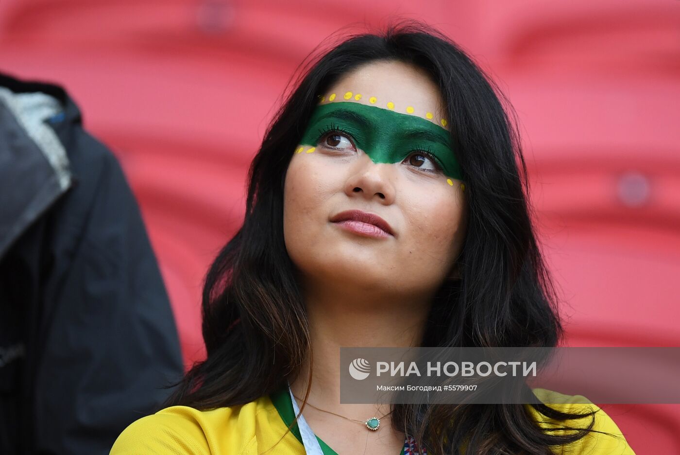 Болельщики перед матчем ЧМ-2018 по футболу между сборными Бразилии и Бельгии