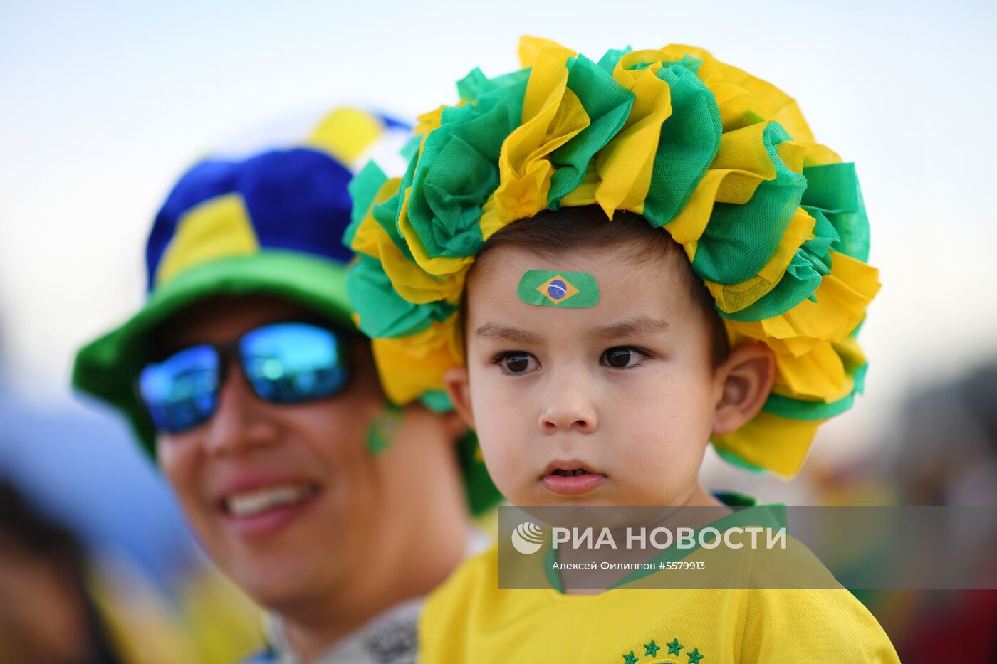 Болельщики перед матчем ЧМ-2018 по футболу между сборными Бразилии и Бельгии