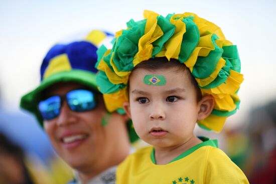 Болельщики перед матчем ЧМ-2018 по футболу между сборными Бразилии и Бельгии