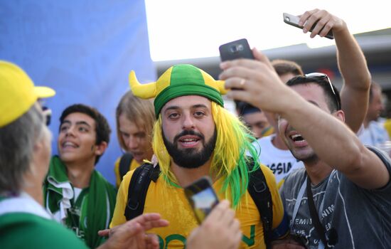 Болельщики перед матчем ЧМ-2018 по футболу между сборными Бразилии и Бельгии