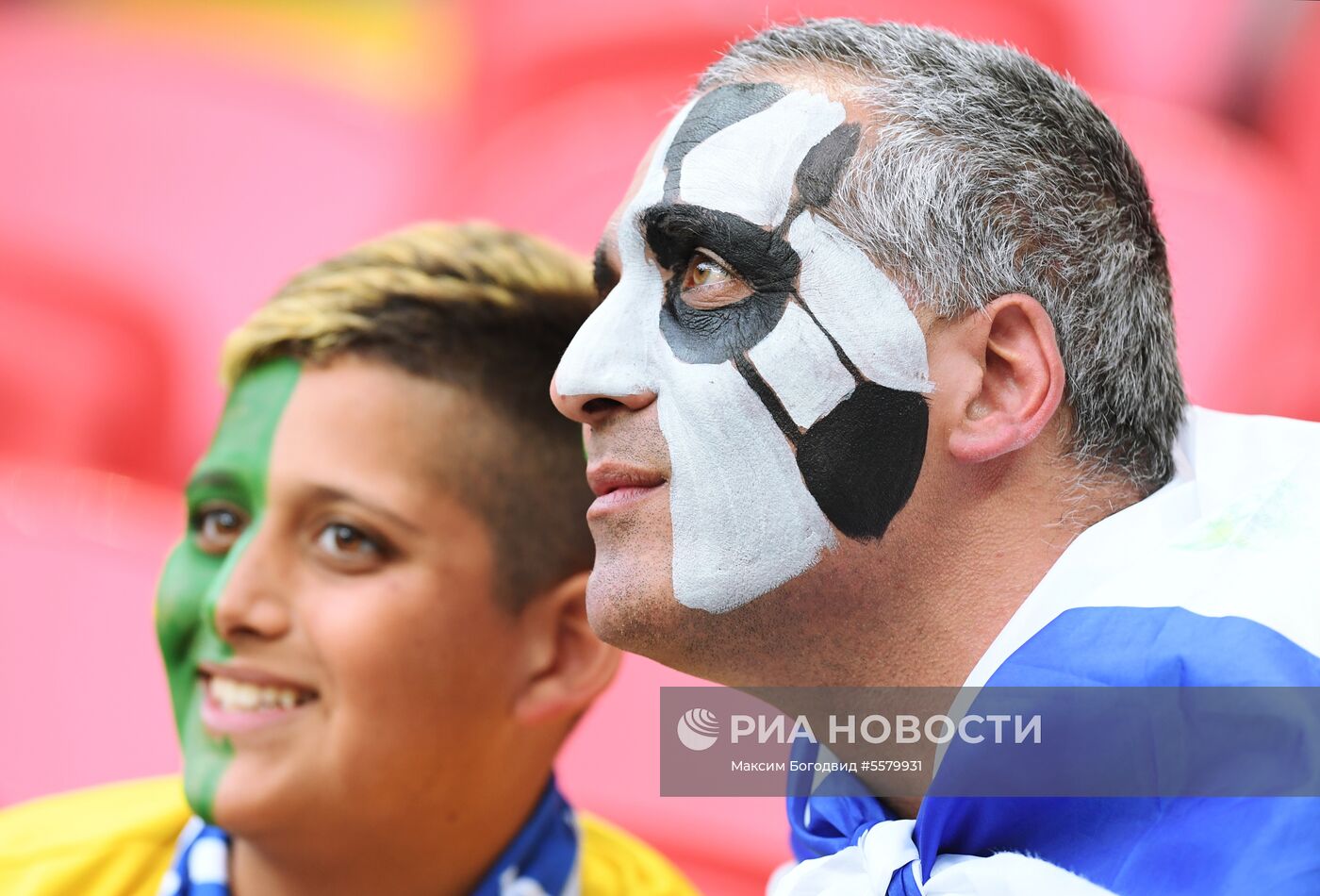 Болельщики перед матчем ЧМ-2018 по футболу между сборными Бразилии и Бельгии