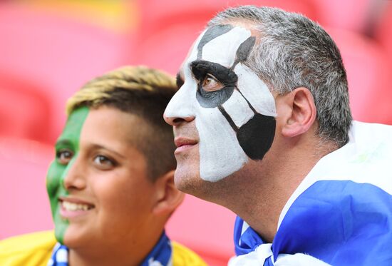 Болельщики перед матчем ЧМ-2018 по футболу между сборными Бразилии и Бельгии