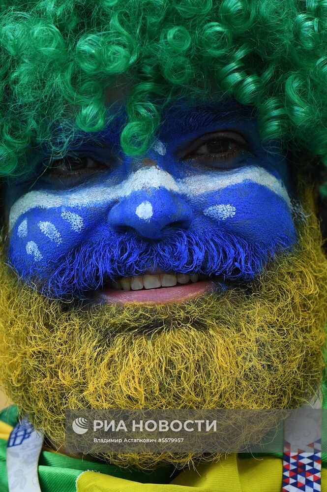 Болельщики перед матчем ЧМ-2018 по футболу между сборными Бразилии и Бельгии