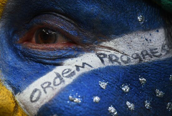 Болельщики перед матчем ЧМ-2018 по футболу между сборными Бразилии и Бельгии 