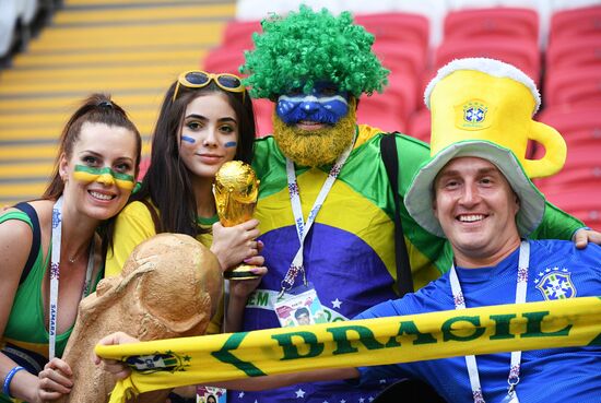 Болельщики перед матчем ЧМ-2018 по футболу между сборными Бразилии и Бельгии 