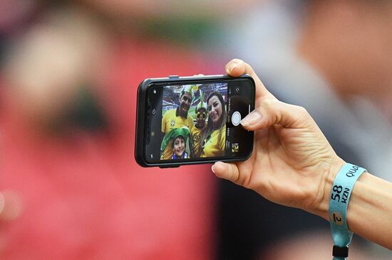 Болельщики перед матчем ЧМ-2018 по футболу между сборными Бразилии и Бельгии 