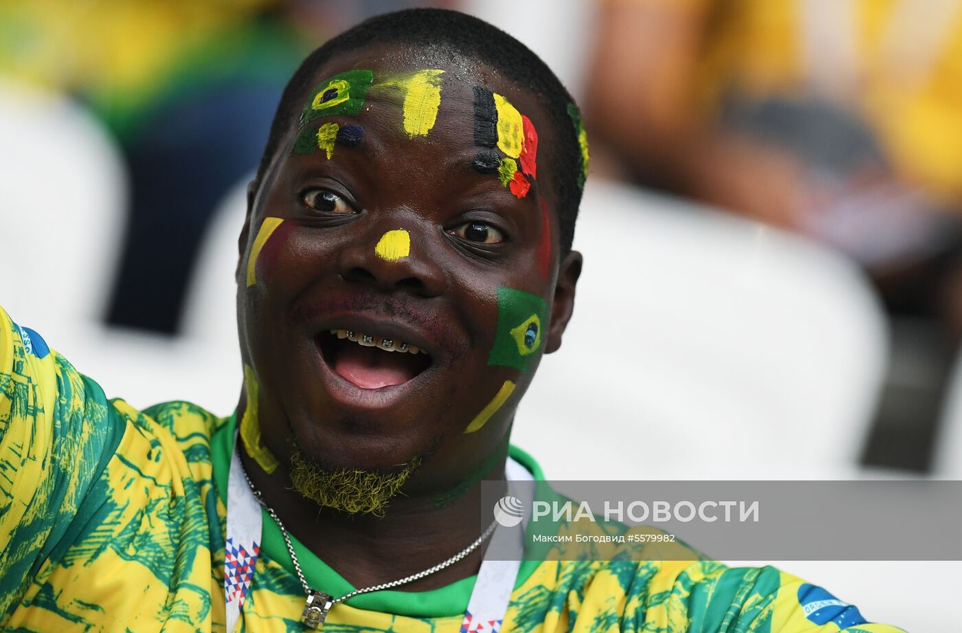 Болельщики перед матчем ЧМ-2018 по футболу между сборными Бразилии и Бельгии