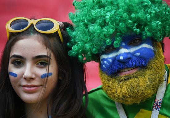 Болельщики перед матчем ЧМ-2018 по футболу между сборными Бразилии и Бельгии 