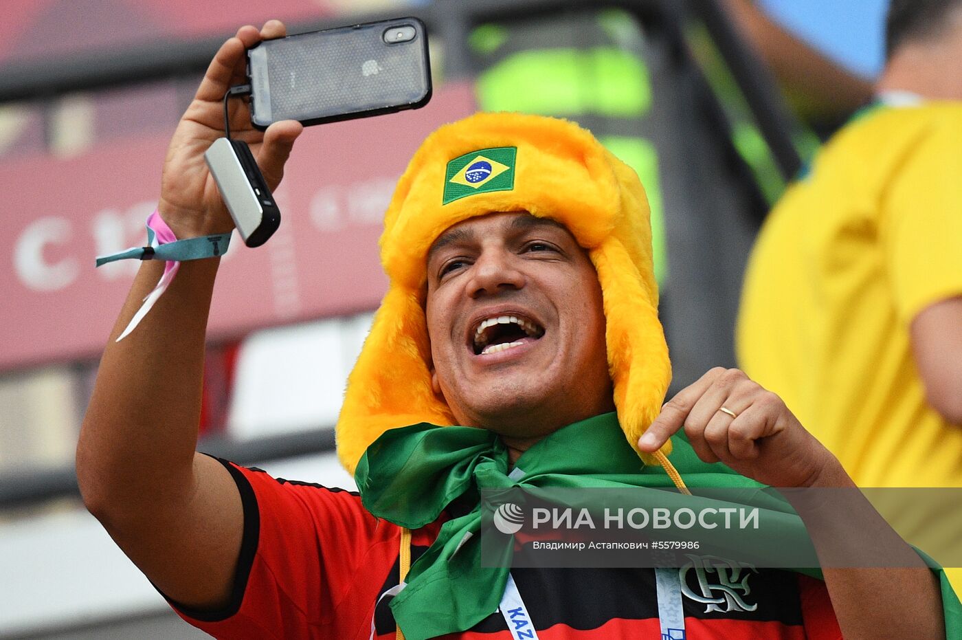Болельщики перед матчем ЧМ-2018 по футболу между сборными Бразилии и Бельгии