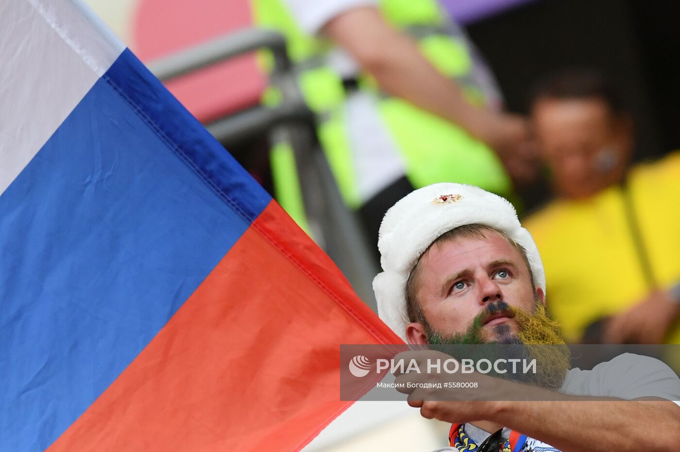 Болельщики перед матчем ЧМ-2018 по футболу между сборными Бразилии и Бельгии