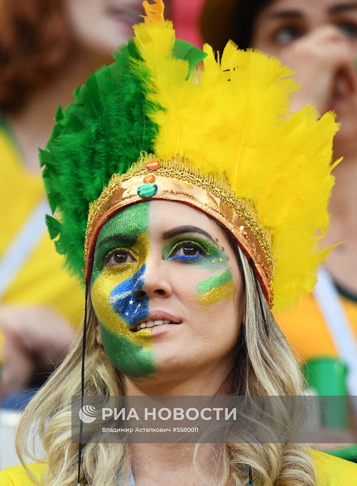 Болельщики перед матчем ЧМ-2018 по футболу между сборными Бразилии и Бельгии