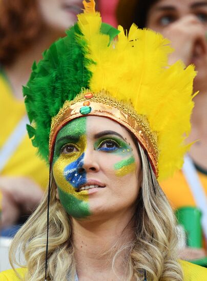 Болельщики перед матчем ЧМ-2018 по футболу между сборными Бразилии и Бельгии 