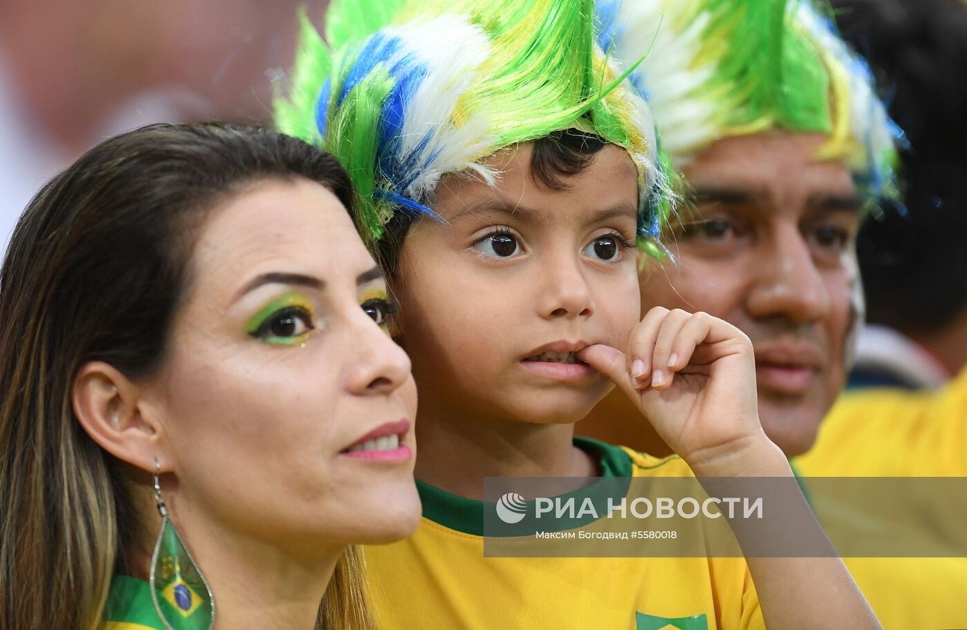 Болельщики перед матчем ЧМ-2018 по футболу между сборными Бразилии и Бельгии