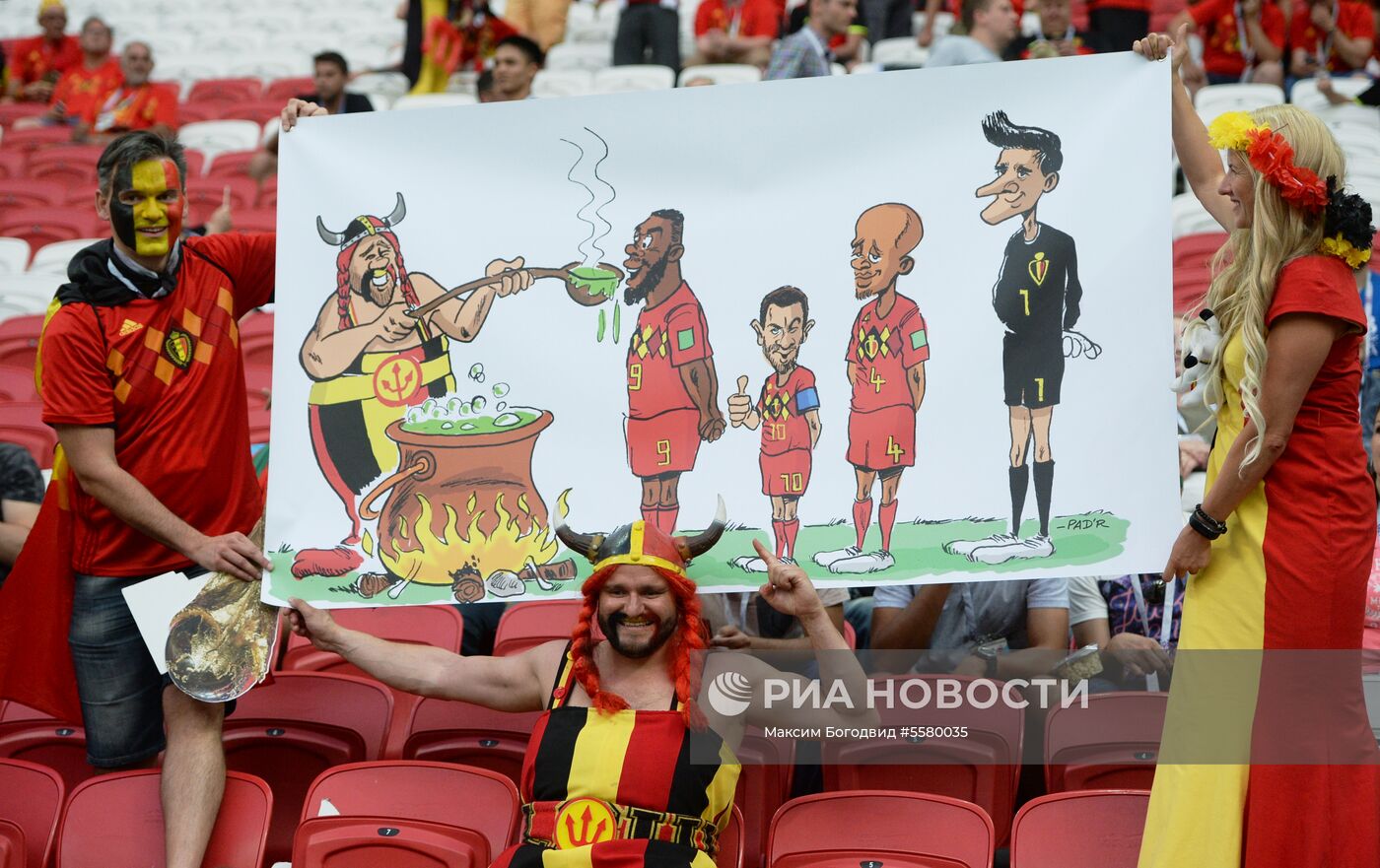 Болельщики перед матчем ЧМ-2018 по футболу между сборными Бразилии и Бельгии