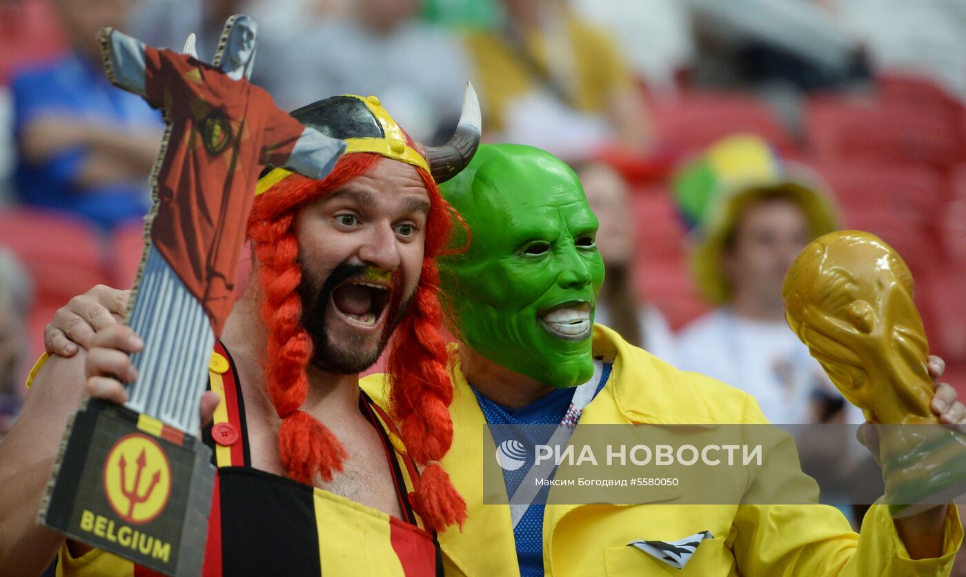 Болельщики перед матчем ЧМ-2018 по футболу между сборными Бразилии и Бельгии