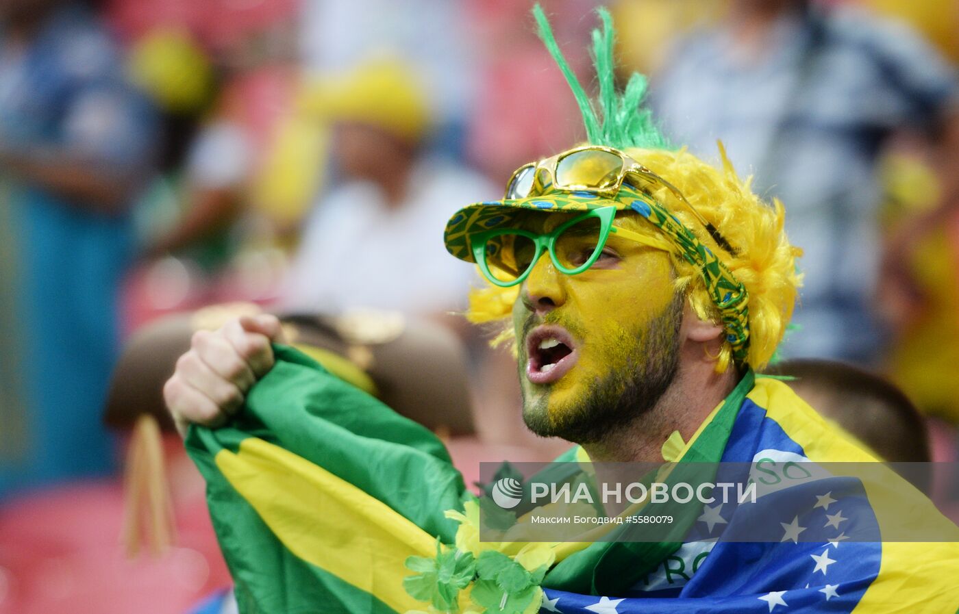 Болельщики перед матчем ЧМ-2018 по футболу между сборными Бразилии и Бельгии