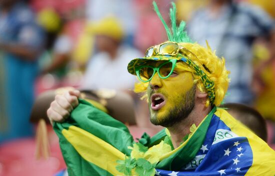 Болельщики перед матчем ЧМ-2018 по футболу между сборными Бразилии и Бельгии