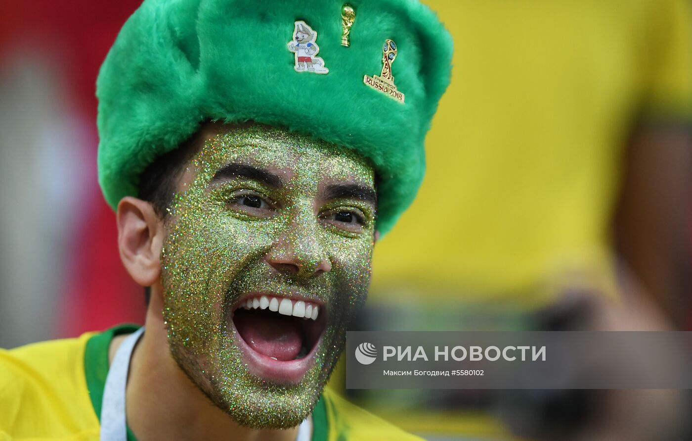 Болельщики перед матчем ЧМ-2018 по футболу между сборными Бразилии и Бельгии