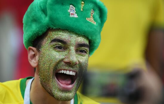 Болельщики перед матчем ЧМ-2018 по футболу между сборными Бразилии и Бельгии