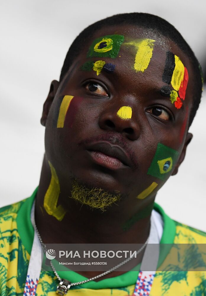 Болельщики перед матчем ЧМ-2018 по футболу между сборными Бразилии и Бельгии