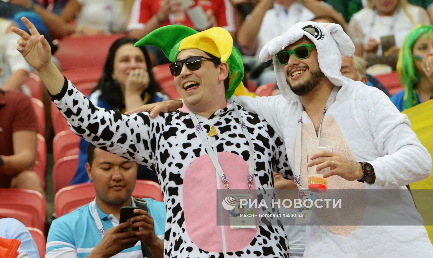 Болельщики перед матчем ЧМ-2018 по футболу между сборными Бразилии и Бельгии