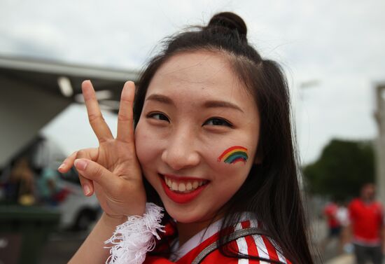 Болельщики перед матчем ЧМ-2018 по футболу между сборными Швеции и Англии