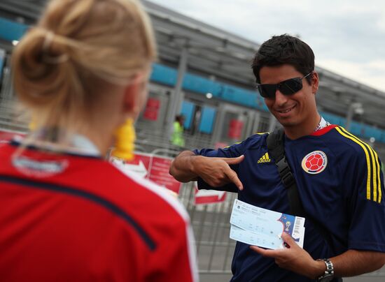Болельщики перед матчем ЧМ-2018 по футболу между сборными Швеции и Англии