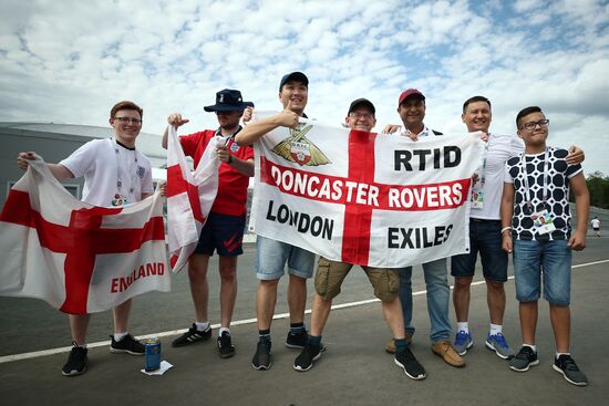 Болельщики перед матчем ЧМ-2018 по футболу между сборными Швеции и Англии