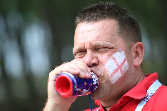 Болельщики перед матчем ЧМ-2018 по футболу между сборными Швеции и Англии