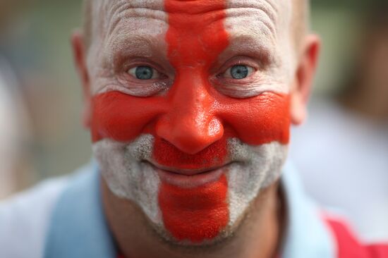 Болельщики перед матчем ЧМ-2018 по футболу между сборными Швеции и Англии