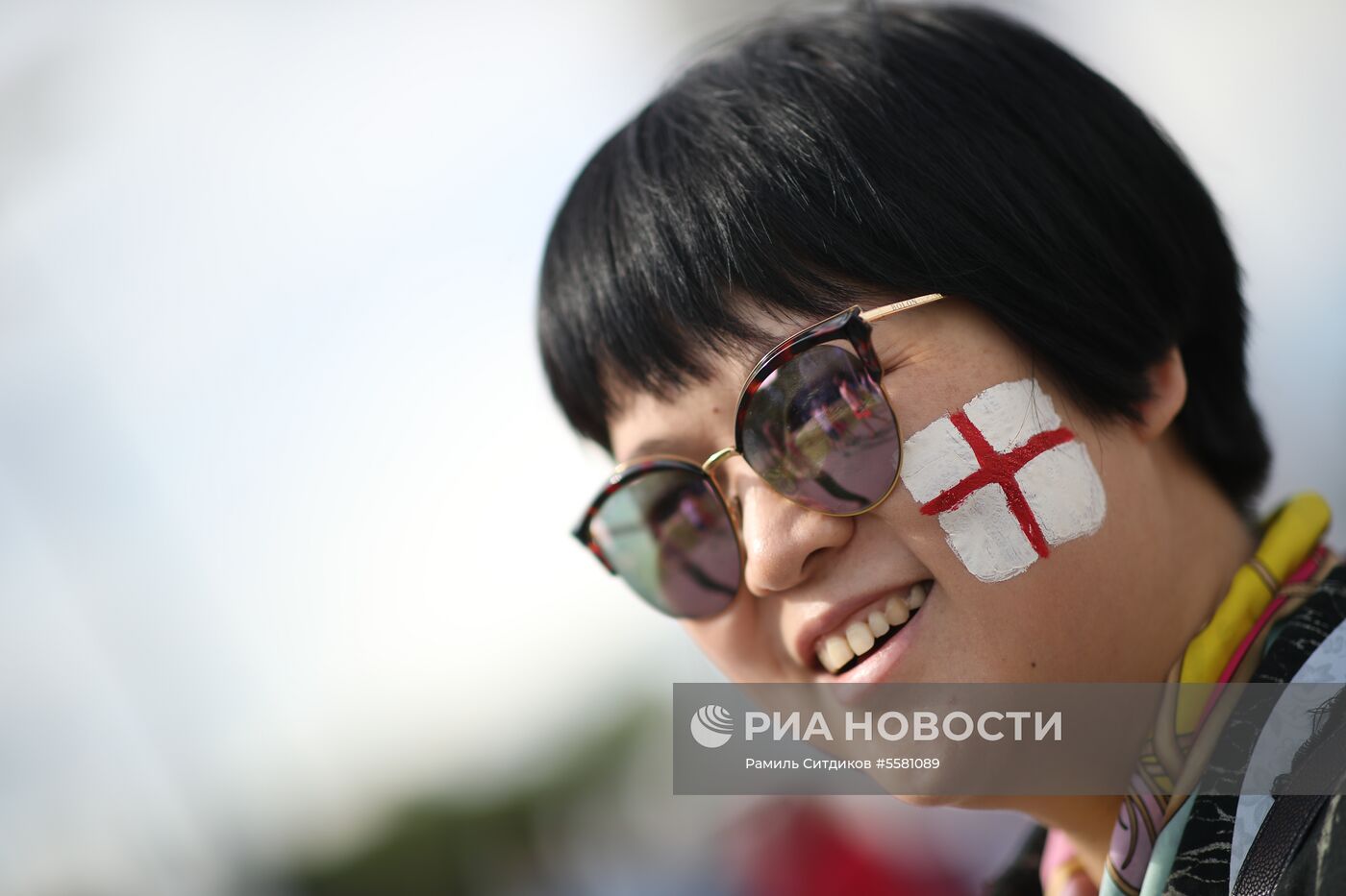 Болельщики перед матчем ЧМ-2018 по футболу между сборными Швеции и Англии