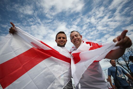Болельщики перед матчем ЧМ-2018 по футболу между сборными Швеции и Англии