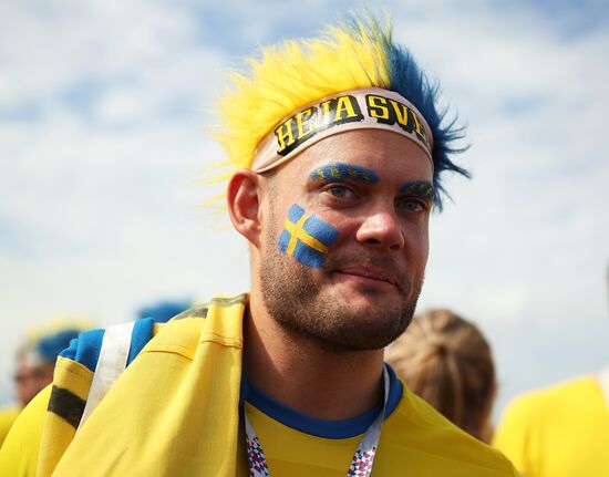 Болельщики перед матчем ЧМ-2018 по футболу между сборными Швеции и Англии