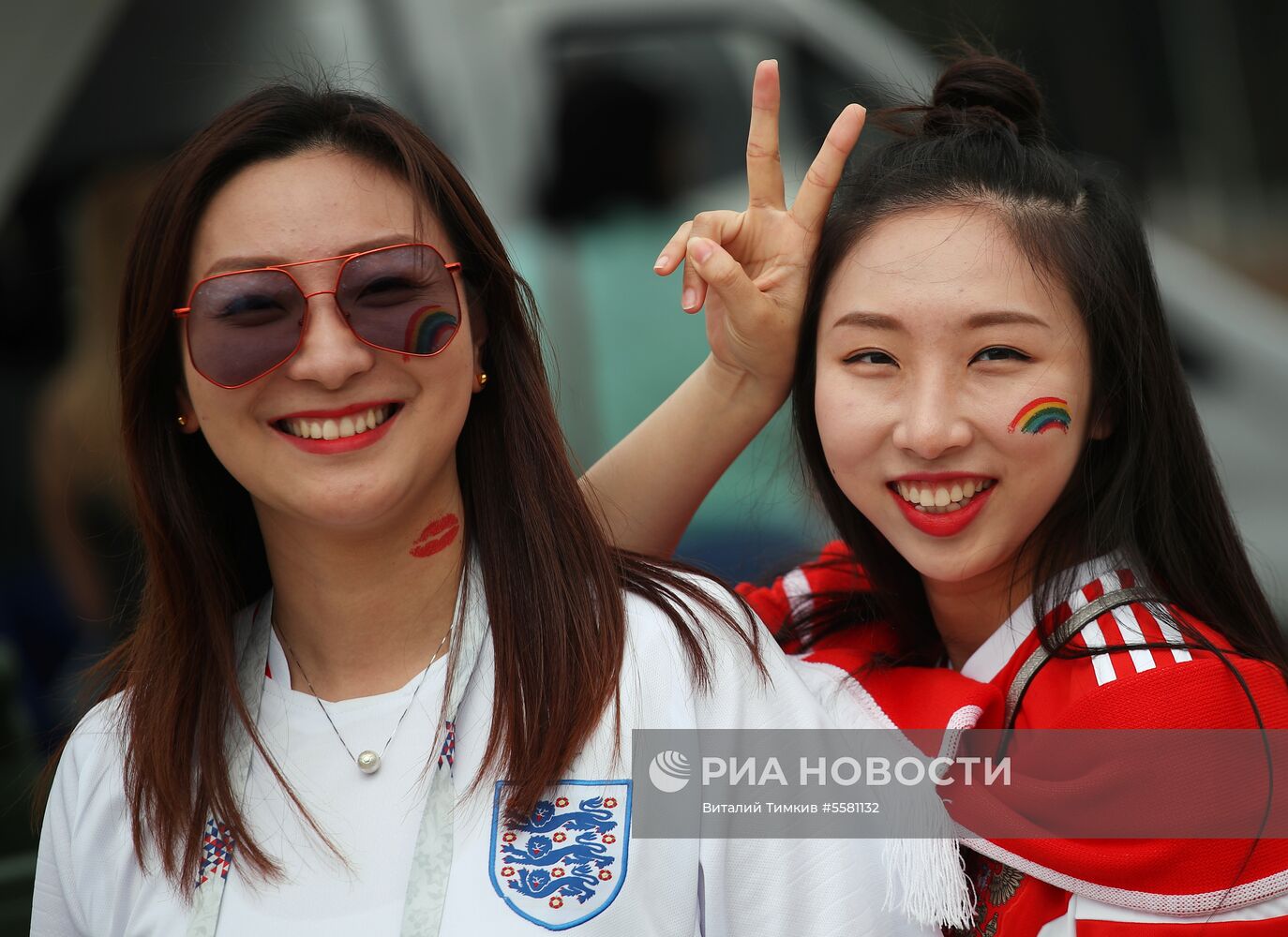 Болельщики перед матчем ЧМ-2018 по футболу между сборными Швеции и Англии