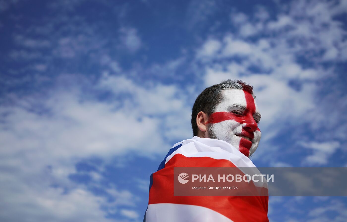 Болельщики перед матчем ЧМ-2018 по футболу между сборными Швеции и Англии