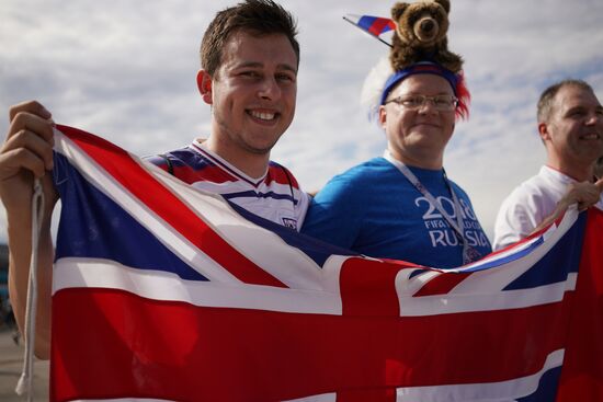 Болельщики перед матчем ЧМ-2018 по футболу между сборными Швеции и Англии