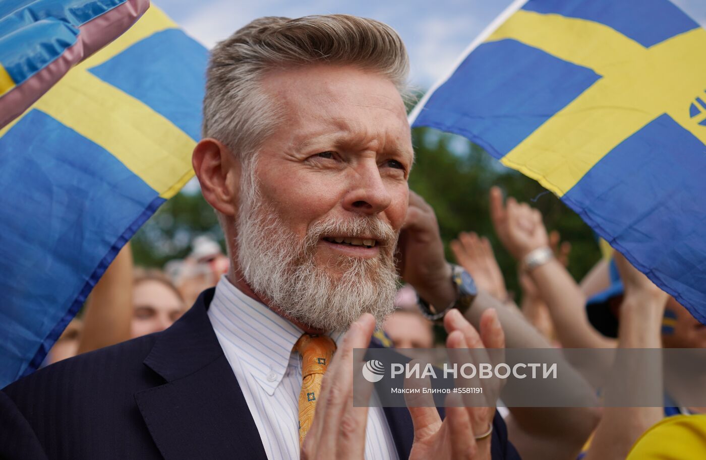 Болельщики перед матчем ЧМ-2018 по футболу между сборными Швеции и Англии